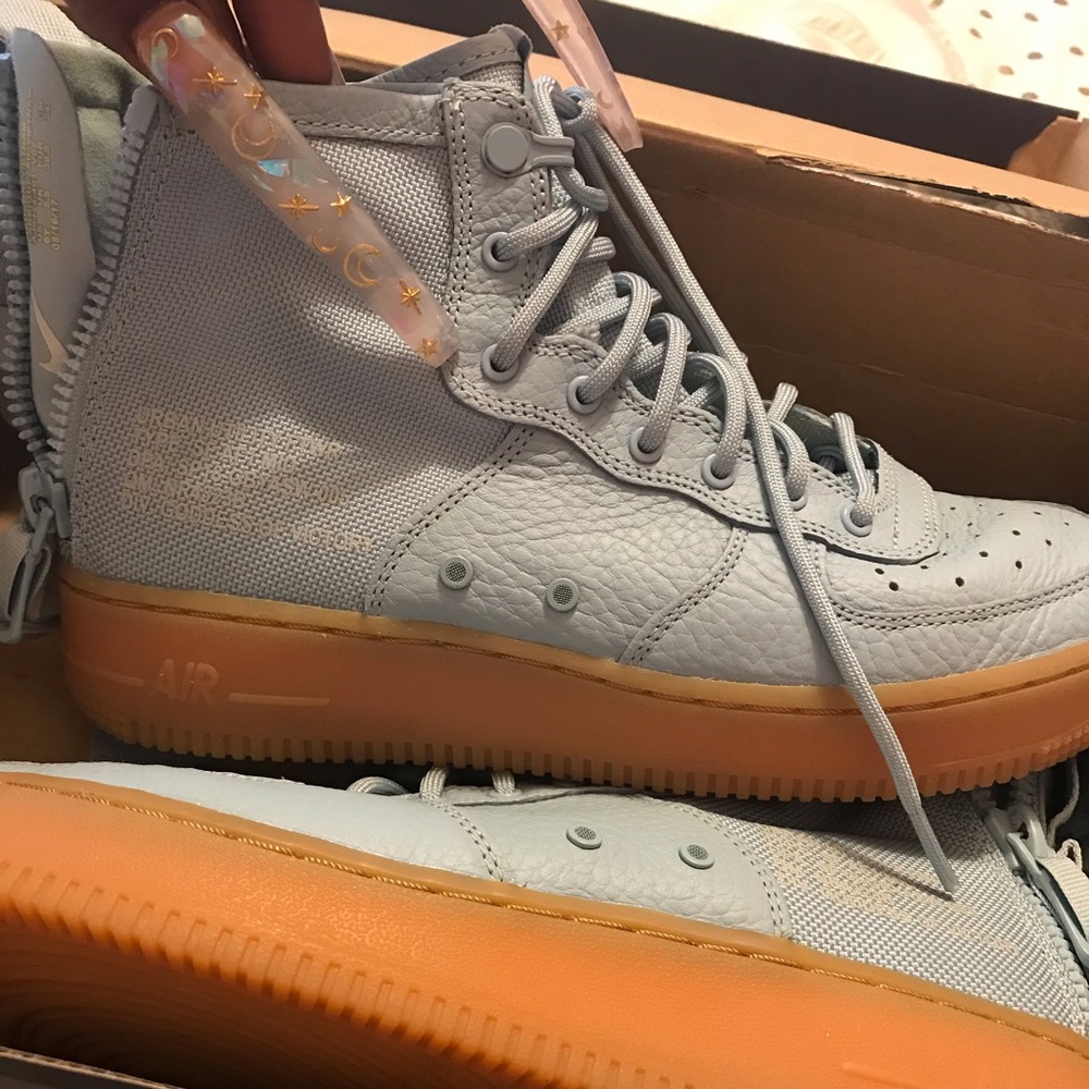 Nike SF AF1 Mid Sneakers